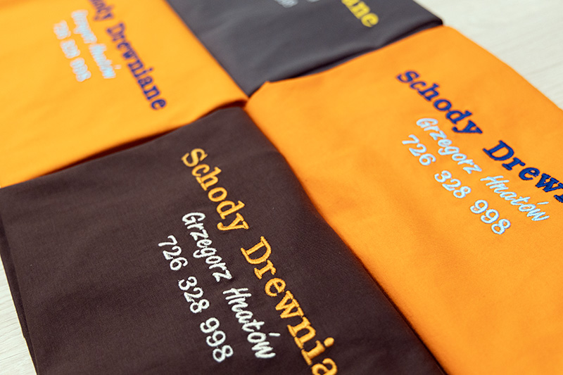 Koszulki firmowe z haftem logo - realizacja dla firmy budowlanej